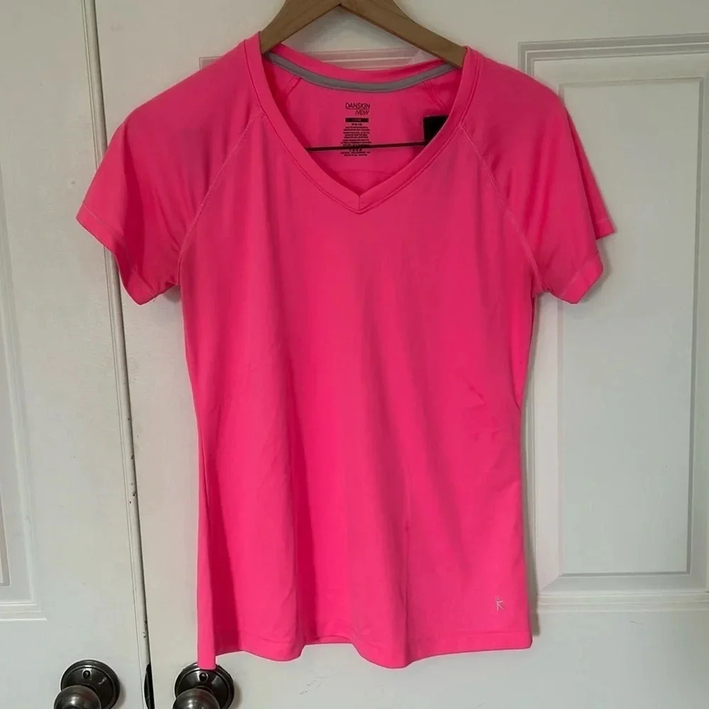 Danskin Now loose pink athletic shirt size medium short sleeve V-neck workout